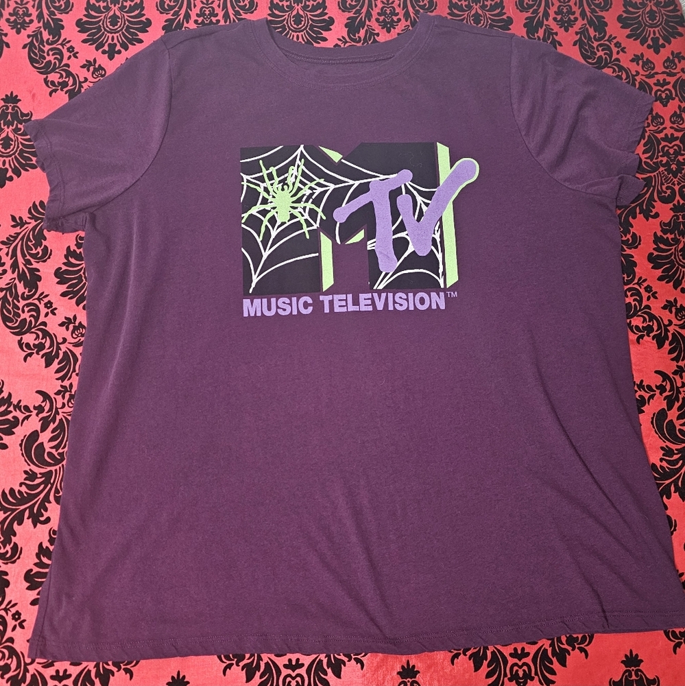 TORRID SIZE 2 HALLOWEEN SPIDER WEB MTV GRAPHIC SHIRT SOLD OUT